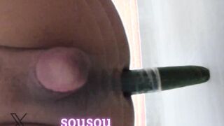 Nice femboy baise sonny cul avec un gros concombre