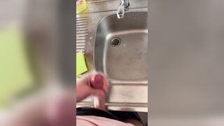 Stealth Bury Jizz While Stepmother Showers – Thick Geyser & Kinky Shrieks POINT OF VIEW