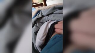 Acordei meio quente, então brinquei um pouco sem chegar no orgasm