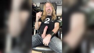 Longhairdude breaks one off gooning in the tabouret in dark-hued denim and Fate two tshirt