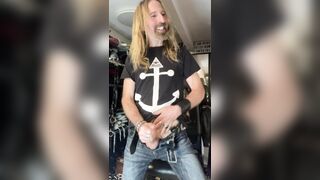 Longhairdude taunts and shoots in denim and tshirt