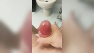 mi massaggio il cazzo con la sborra