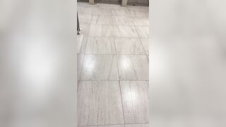 Desnudo en baño público parte two