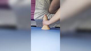Gape et pets sur mes énormes godes de nine et ten cm diamètres