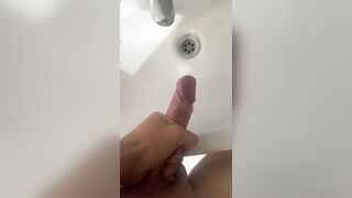 Empiezo en la cama en silencio y termino en el baño para que nadie se entere