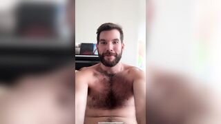 Tiktok streamer Jay Mason accidentally showcases fat manstick on live flow