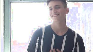 SUPAH STUNNING TWUNK DUDE MILKING