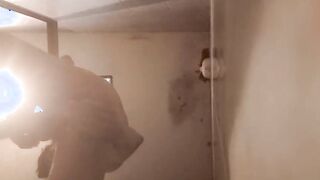 Jugando en el baño rico