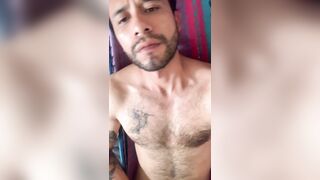 Acostado esperando la hora de trabajo