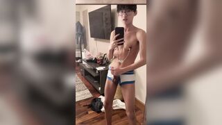 TamTwinky_twunk hubg masterbate in front of mirroe with nip chain