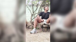 Bigdick first-timer se masturba en la calle BIG BLACK COCK