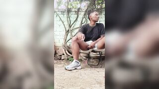 Bigdick first-timer se masturba en la calle BIG BLACK COCK