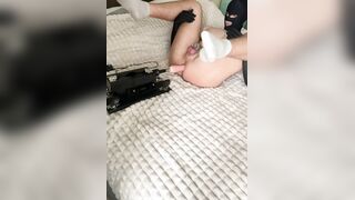 A super-cute homo man humps his arse with a hook-up machine and locks his dinky in a box