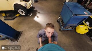 VRB Queer: Twunk Mechanic Gives Steaming Fellatio and Bangs Ass fucking Before His Manager Coming