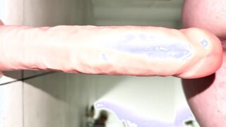 COCK-SQUEEZING RUMP TAKING WARMTH TO BELLOW