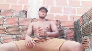 Masturbacion first-timer bigdick BIG BLACK COCK en la azotea