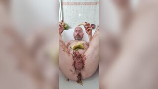 Messy food hump