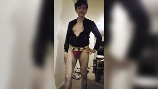 VIEW WOW AT THIS GONZO PORNO MODEL IN HIS LINGERIE!