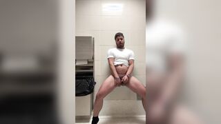 Airport Shower solo in Hawaii!