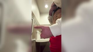 Public Shower Turns Into Masturbate Off Sesh