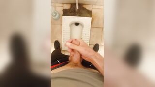 I just went to my fave public toilet to wank off after a exercise in my gym clothes