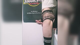 Femboy spunking handsfree