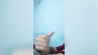 Homem de 29 anos se masturbando gostoso até gozar