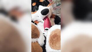 Hairy guy fellates himself and displays off his sensitive rubs