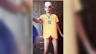 Mexican thin milky stud smoking and draining off, Brazil at the World Bowl — Oliver Thadeu