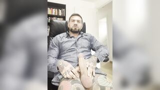 Juan Lucho giant pop-shot