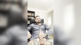 Juan Lucho giant pop-shot