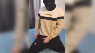 Stellar dude fapping off in adidas