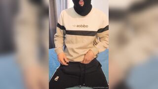 Stellar dude fapping off in adidas