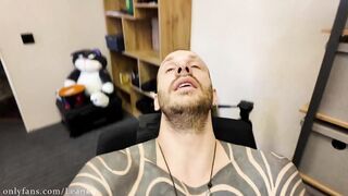 Tall stud tugging off to pornography