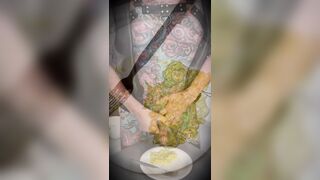 The Luxurious Chef - Cooking with guy goo: Scrambled eggs with bulls milk. CAUTION THIS IS NOT A REAL RECIPE, JUST A SPECTACLE