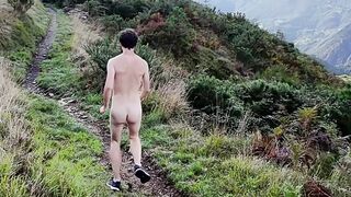 Slow-motility of a dude running bare on a country path