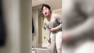 Japanese Man Faps His Dangled Manmeat