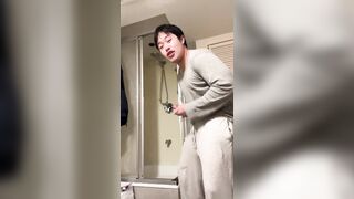 Japanese Man Faps His Dangled Manmeat