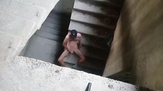 A completly naked hetero stud chav drains off and finishes off in an deserted house while no one is eyeing.