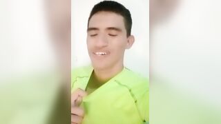 Solo en mi habitación y para completar esta haciendo demasiada calor.