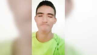 Solo en mi habitación y para completar esta haciendo demasiada calor.