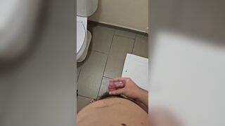 Ferocious solo sesh fuels jizm geyser bathroom