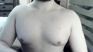 Molten beefy camboy works his ass cheeks and puffies
