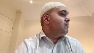 Muslim Insane imam
