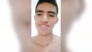 Esta haciendo demasiada calor y tengo demasiadas ganas.