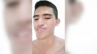 Esta haciendo demasiada calor y tengo demasiadas ganas.