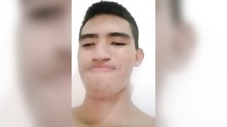 Estoy demasiado cachondo y justamente esta haciendo demasiada calor.