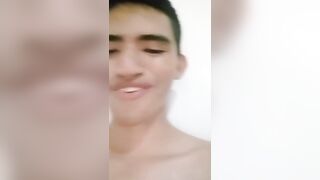 Estoy demasiado cachondo y justamente esta haciendo demasiada calor.