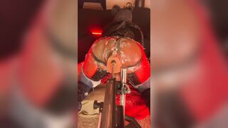 Grubby White pearly Faux-cock Pummel