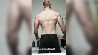 beefy bodybuilder doing muscle idolize